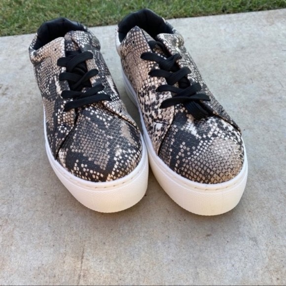 Snake Print Sneaker With White Sole Casual Lace Up - Picture 5 of 8
